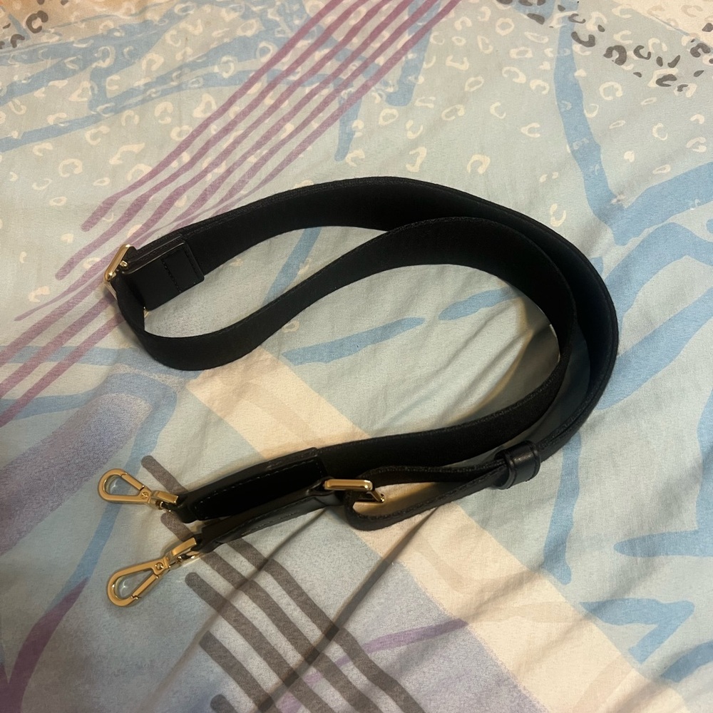 Micheal Kors crossbody strap - Picture 6 of 9